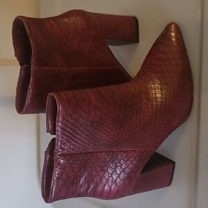 Shu Shop Maroon Crocodile Print Heeled Ankle Boots Size 9